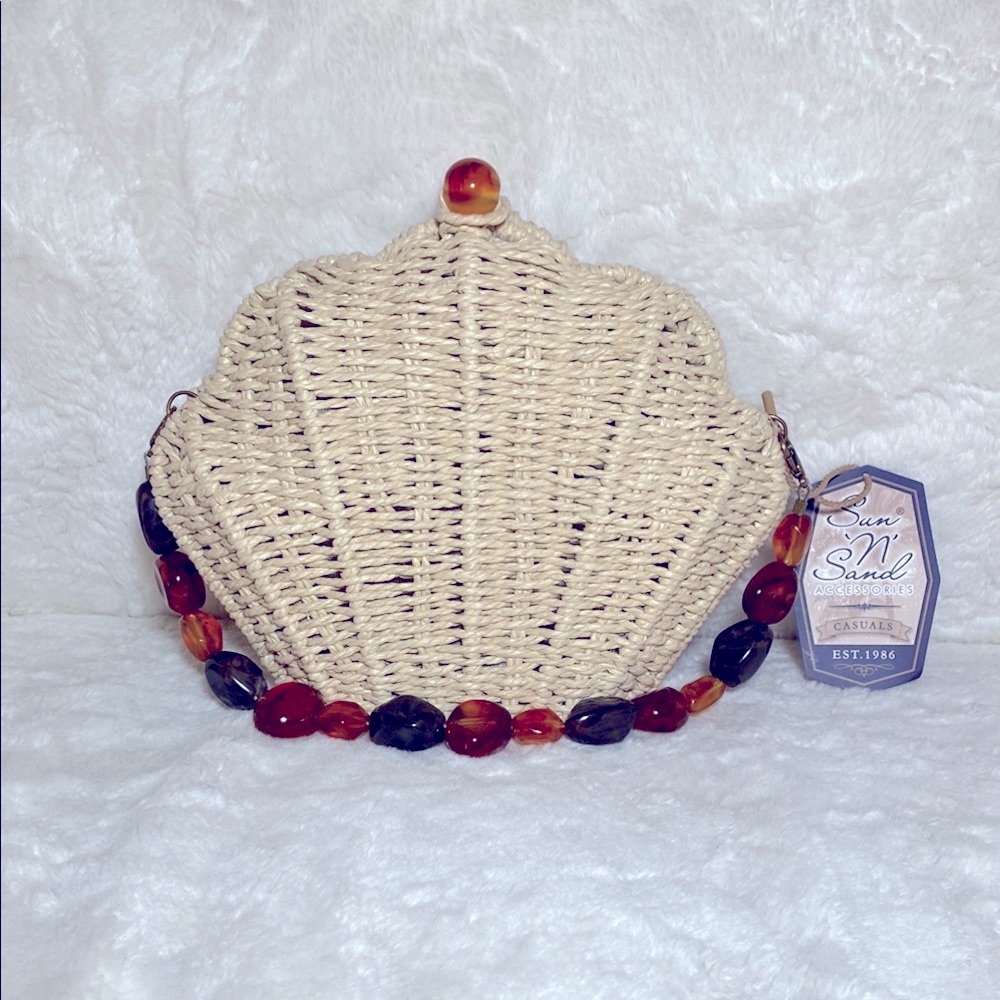 Shell-Shaped Woven Bag with Beaded Handle
